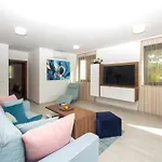 Marija 4*