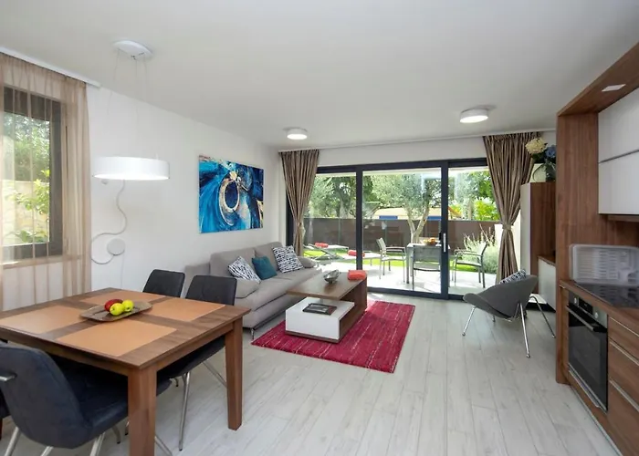 Marija 4* Sveti Filip i Jakov